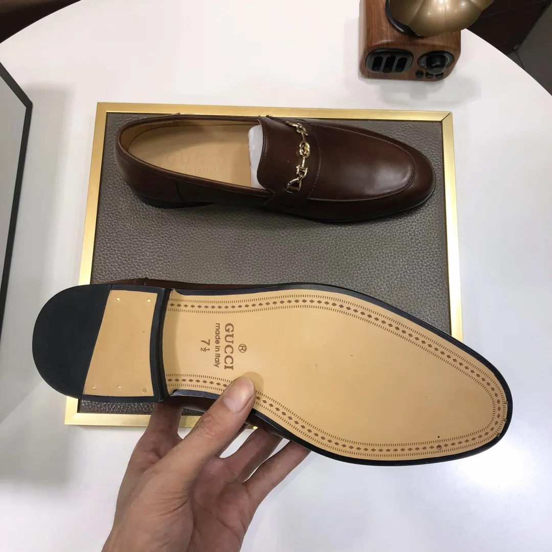 Men's shoes💰500💰Italy's top luxury men's shoe giant (GUCCI) (Gucci) (full cowhide lining) new arrival🍃Original European style🔰 Pleasant to the eye😍In order to make the shoes more durable and non-deformable🌀The production continues to follow traditional methods but there is still no lack of innovation💪Choose original sheepskin for the leather♻️ Smooth and natural And extra bright ⭐Made of imported cowhide, the first choice of rich people 38-45 (45 customized)